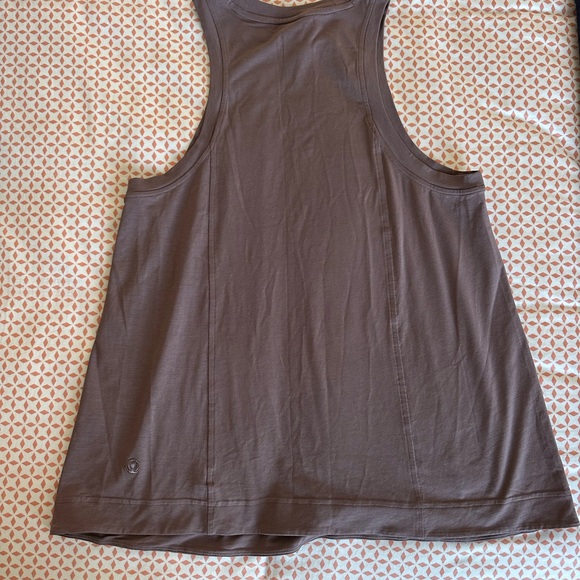 Lululemon tank top size XS - Picture 3 of 4